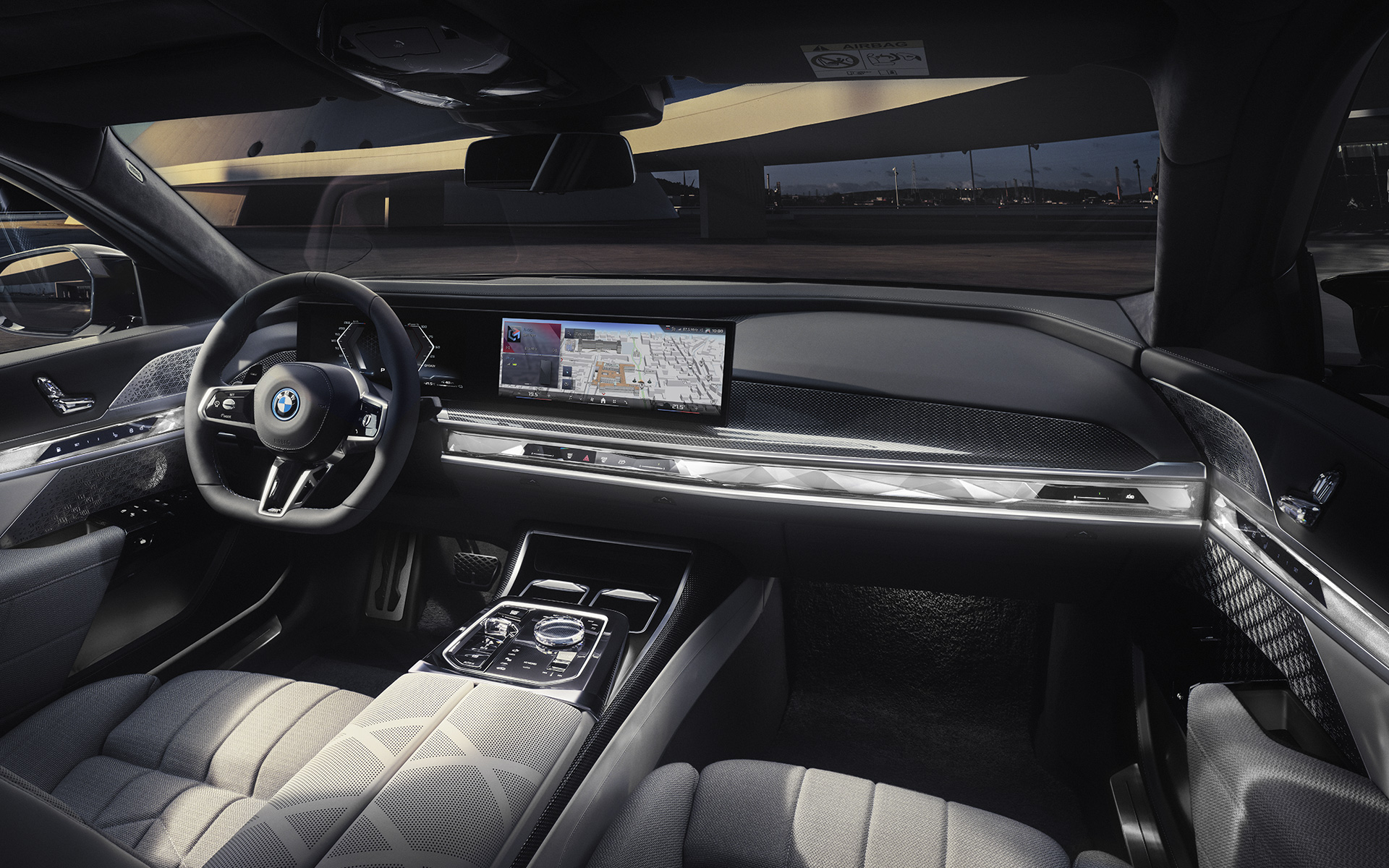 Εσωτερικό, cockpit, BMW M760e xDrive Sedan, G70, λήψη από τη θέση συνοδηγού